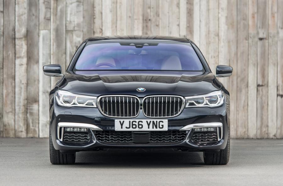  BMW 740Le xDrive M Sport 2016 года  (UK) (фото 13 из 14)